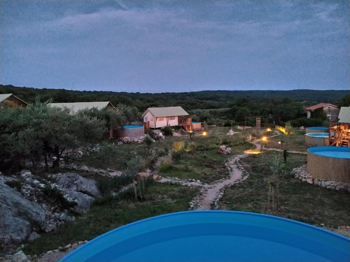Prima Insula Glamping Hotel Brusici Ngoại thất bức ảnh