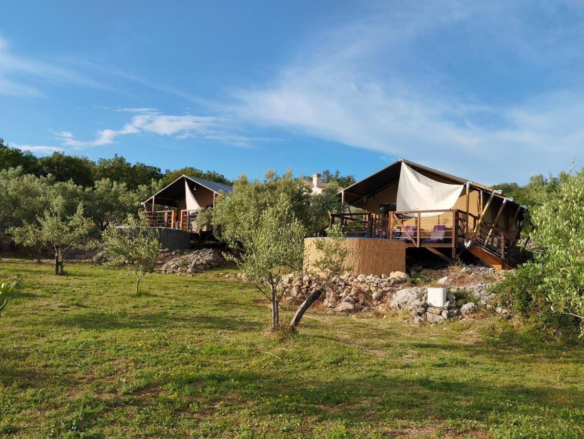Prima Insula Glamping Hotel Brusici Ngoại thất bức ảnh
