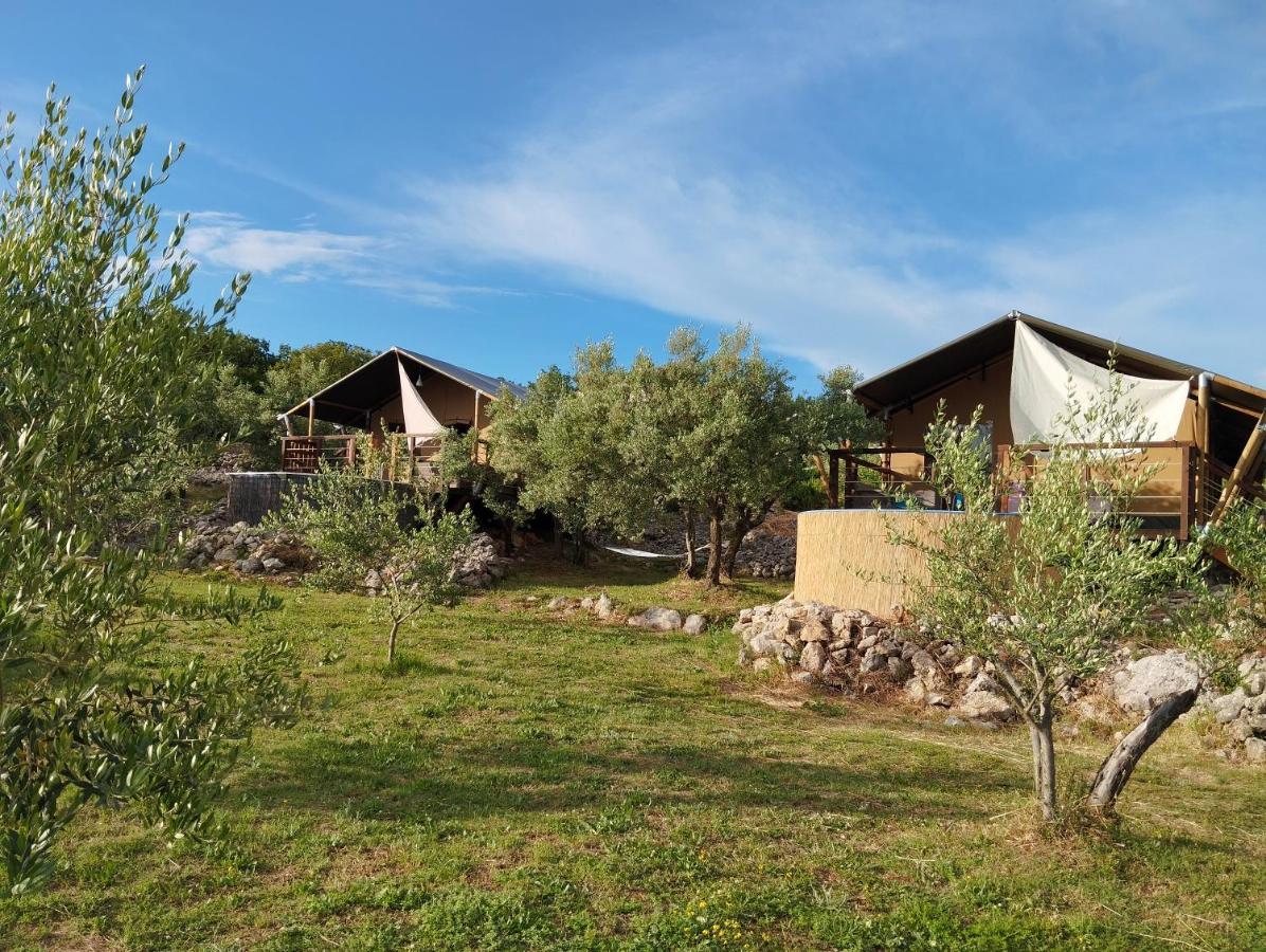 Prima Insula Glamping Hotel Brusici Ngoại thất bức ảnh