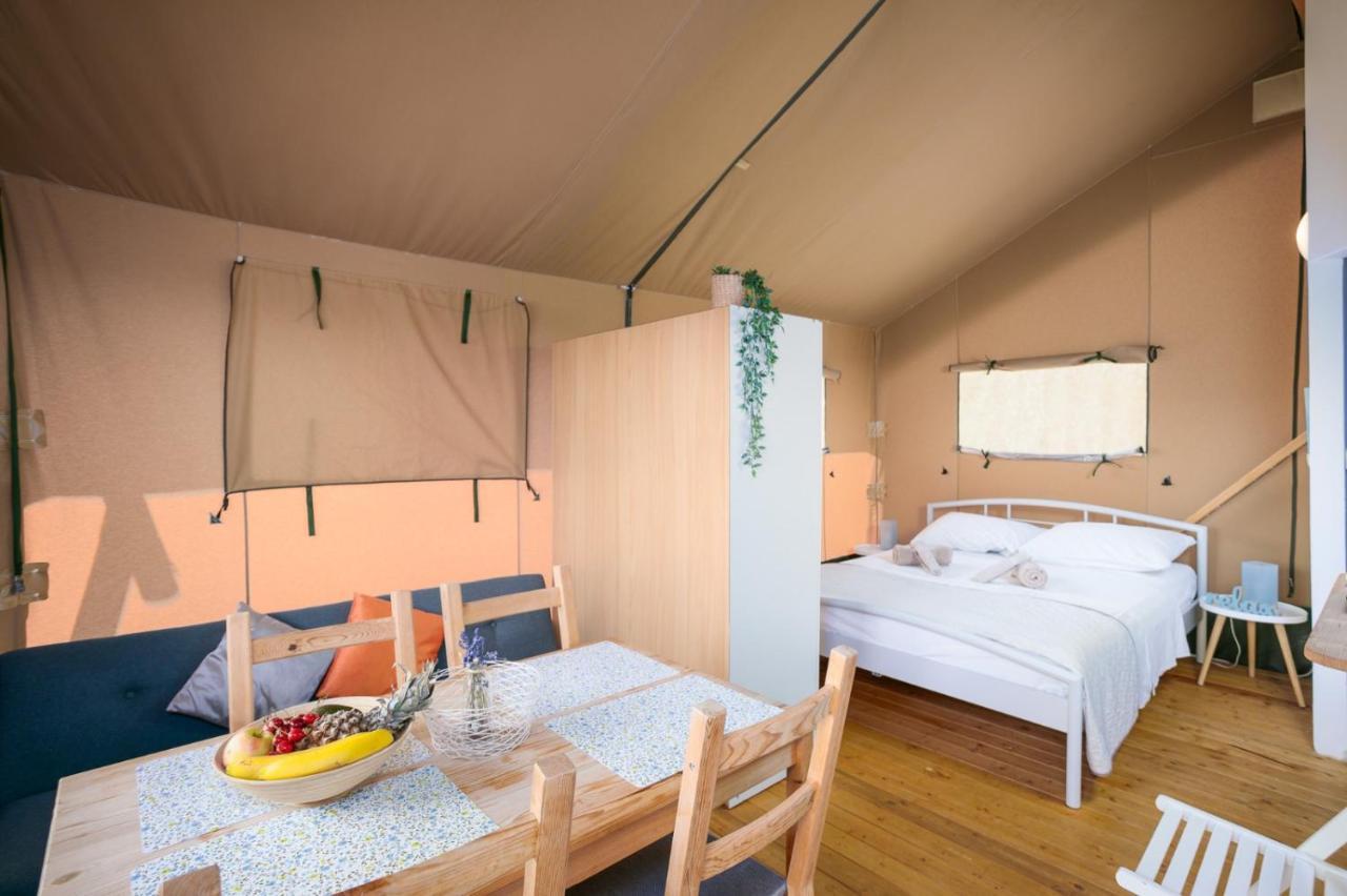 Prima Insula Glamping Hotel Brusici Ngoại thất bức ảnh
