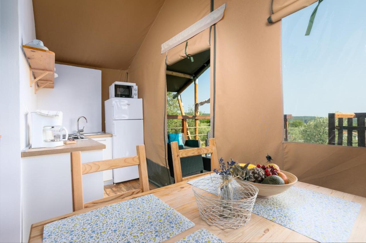 Prima Insula Glamping Hotel Brusici Ngoại thất bức ảnh