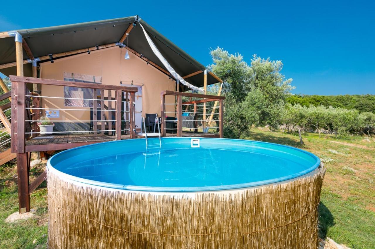 Prima Insula Glamping Hotel Brusici Ngoại thất bức ảnh
