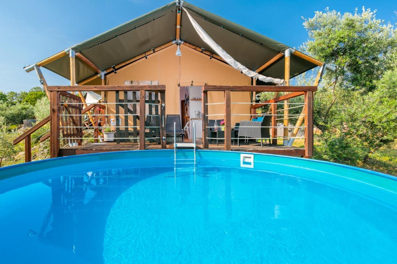 Prima Insula Glamping Hotel Brusici Ngoại thất bức ảnh