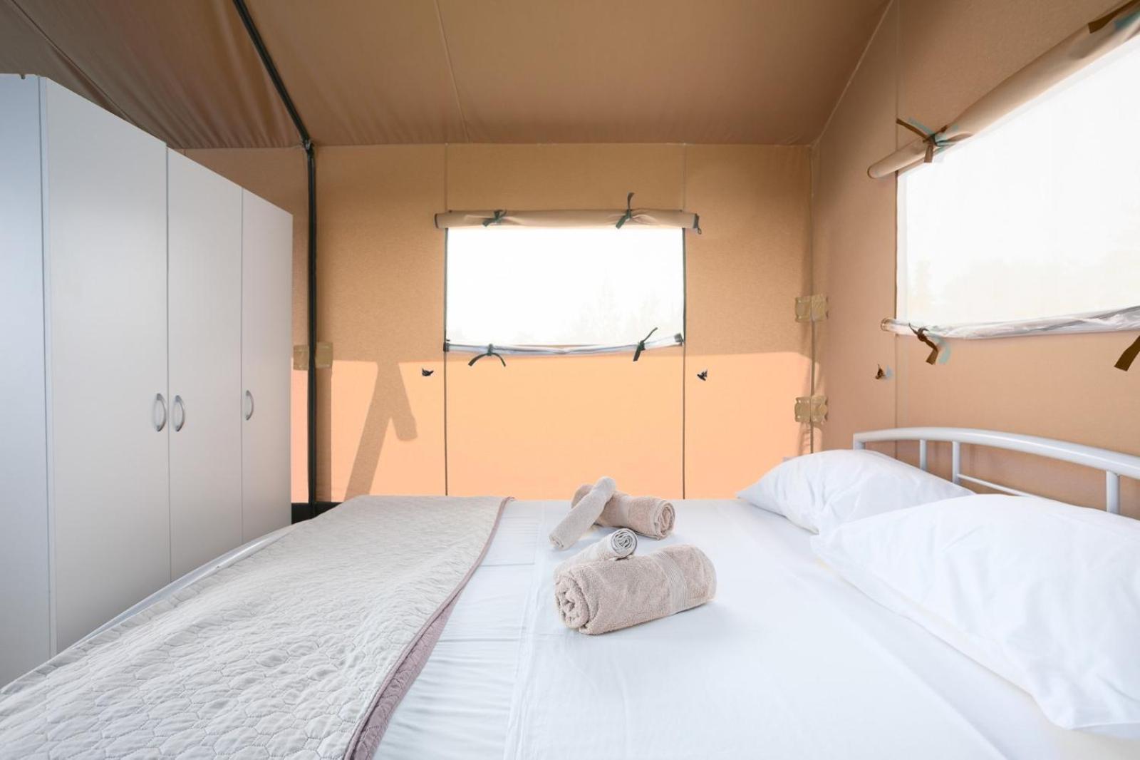 Prima Insula Glamping Hotel Brusici Ngoại thất bức ảnh