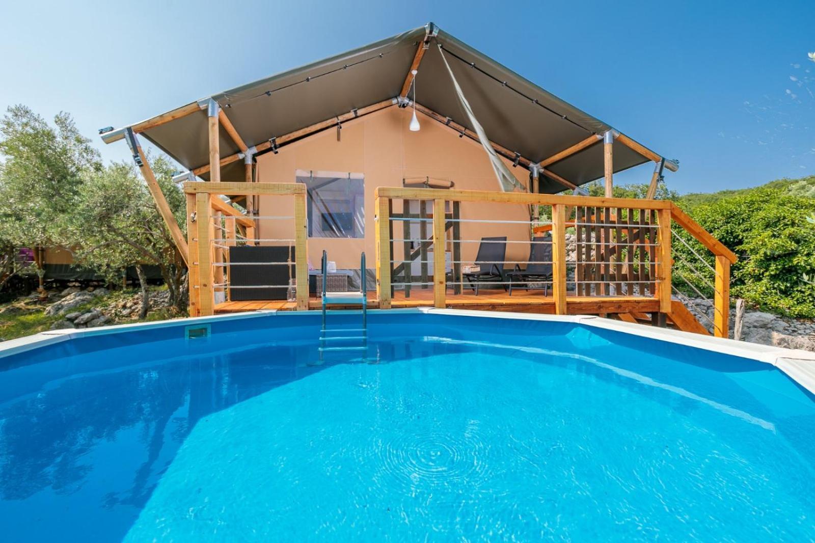 Prima Insula Glamping Hotel Brusici Ngoại thất bức ảnh