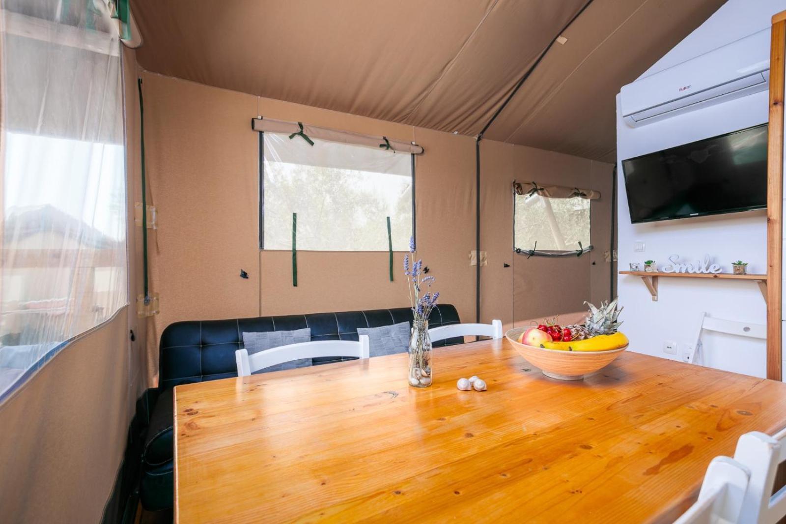 Prima Insula Glamping Hotel Brusici Ngoại thất bức ảnh