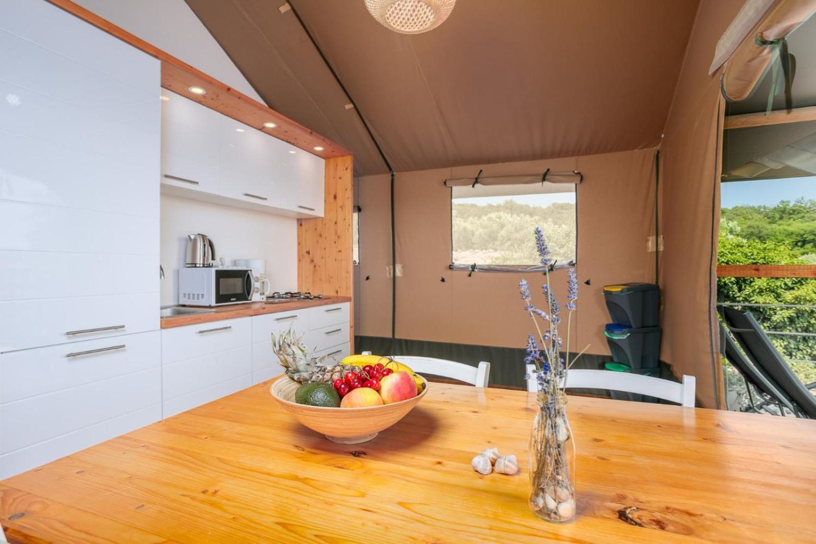 Prima Insula Glamping Hotel Brusici Ngoại thất bức ảnh