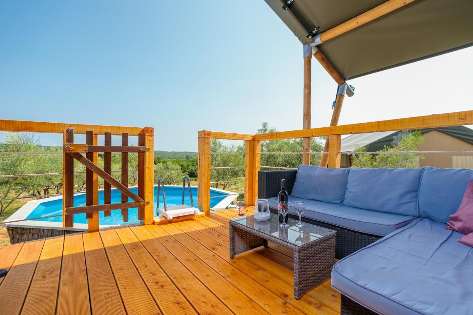 Prima Insula Glamping Hotel Brusici Ngoại thất bức ảnh