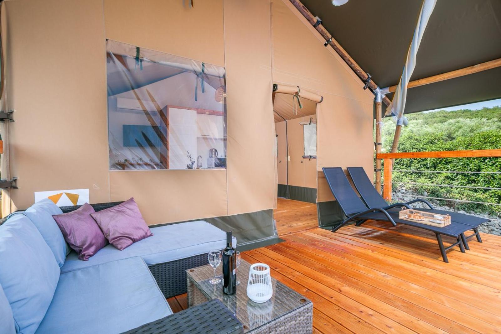 Prima Insula Glamping Hotel Brusici Ngoại thất bức ảnh